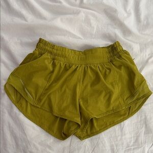 lululemon Hotty Hot Low-Rise Lined Short 2.5"